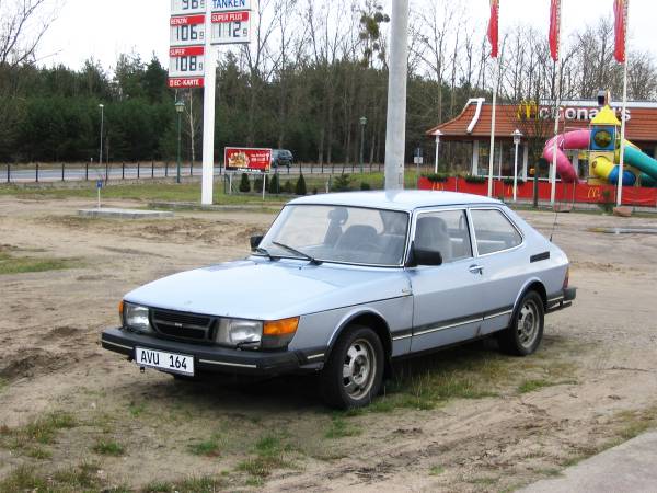 SAAB 900