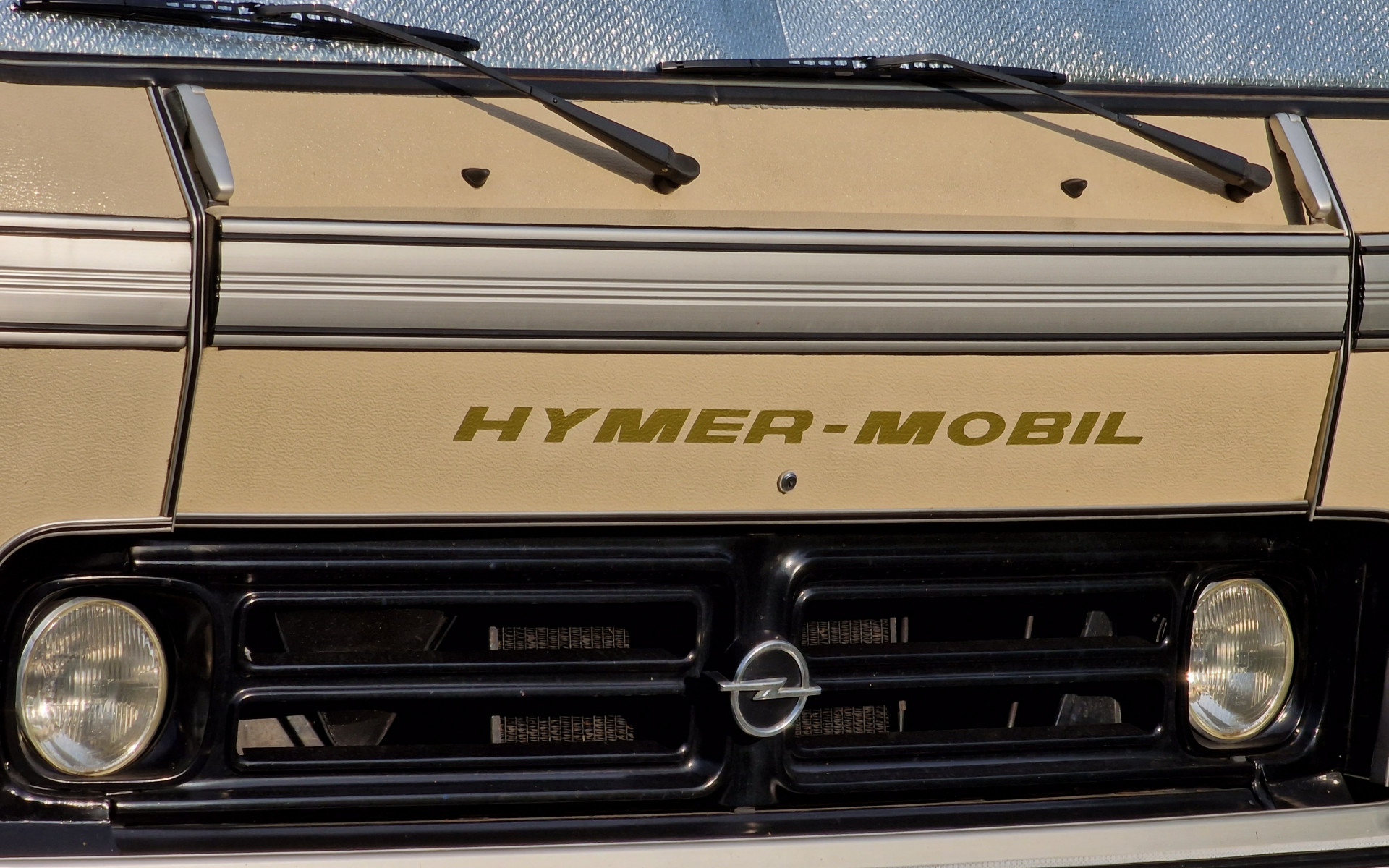 Hymer Mobil auf Opel