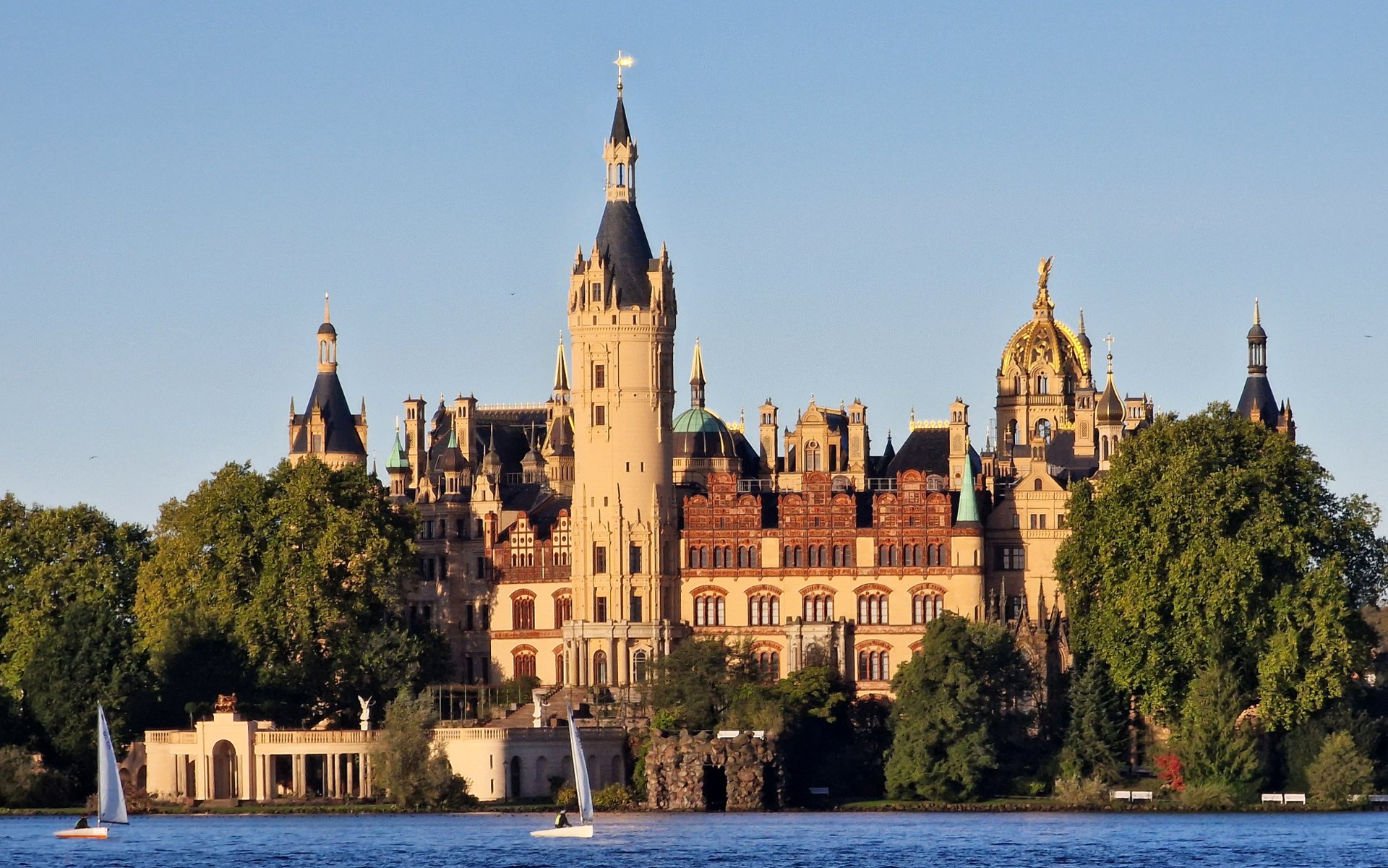 Schloss Schwerin am Morgen