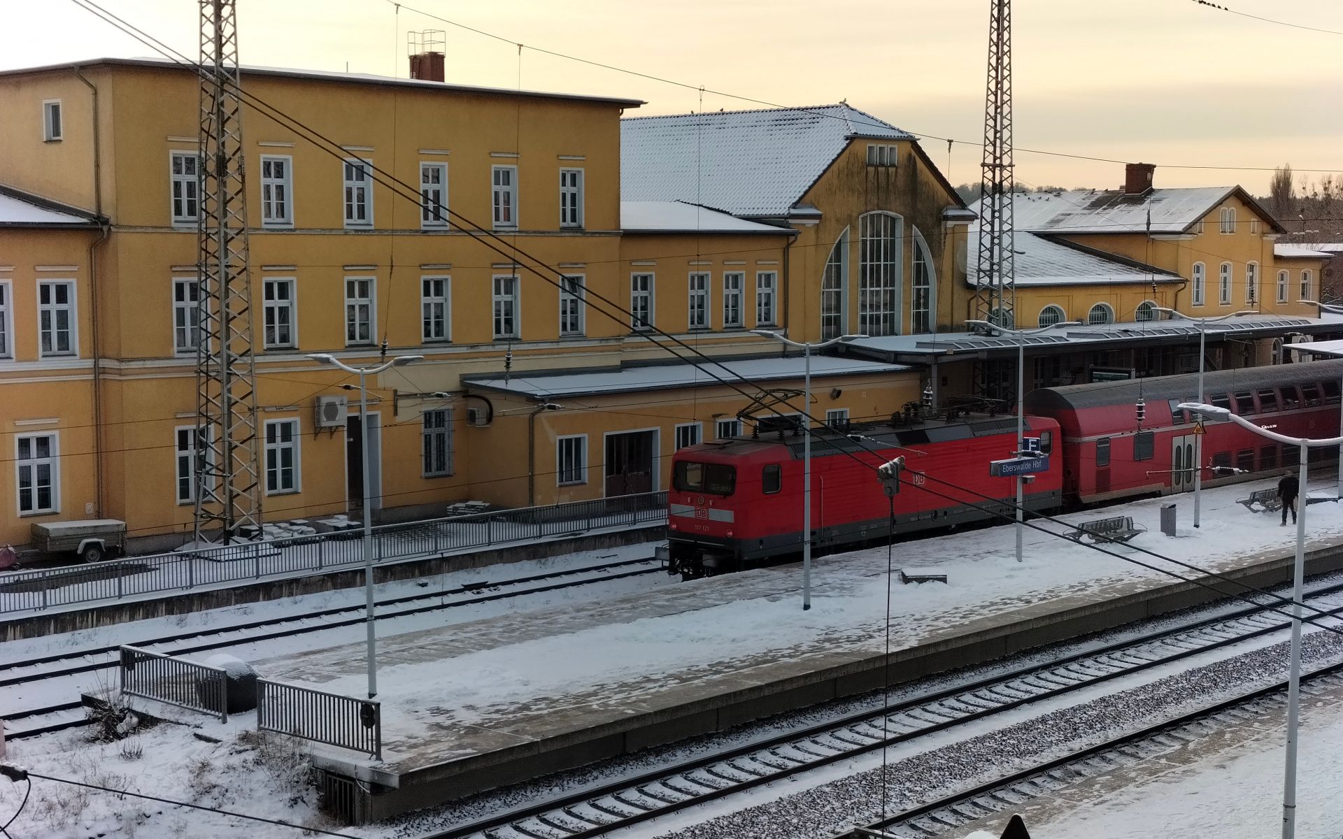 RB24 im verschneiten Eberswalder Bahnhof