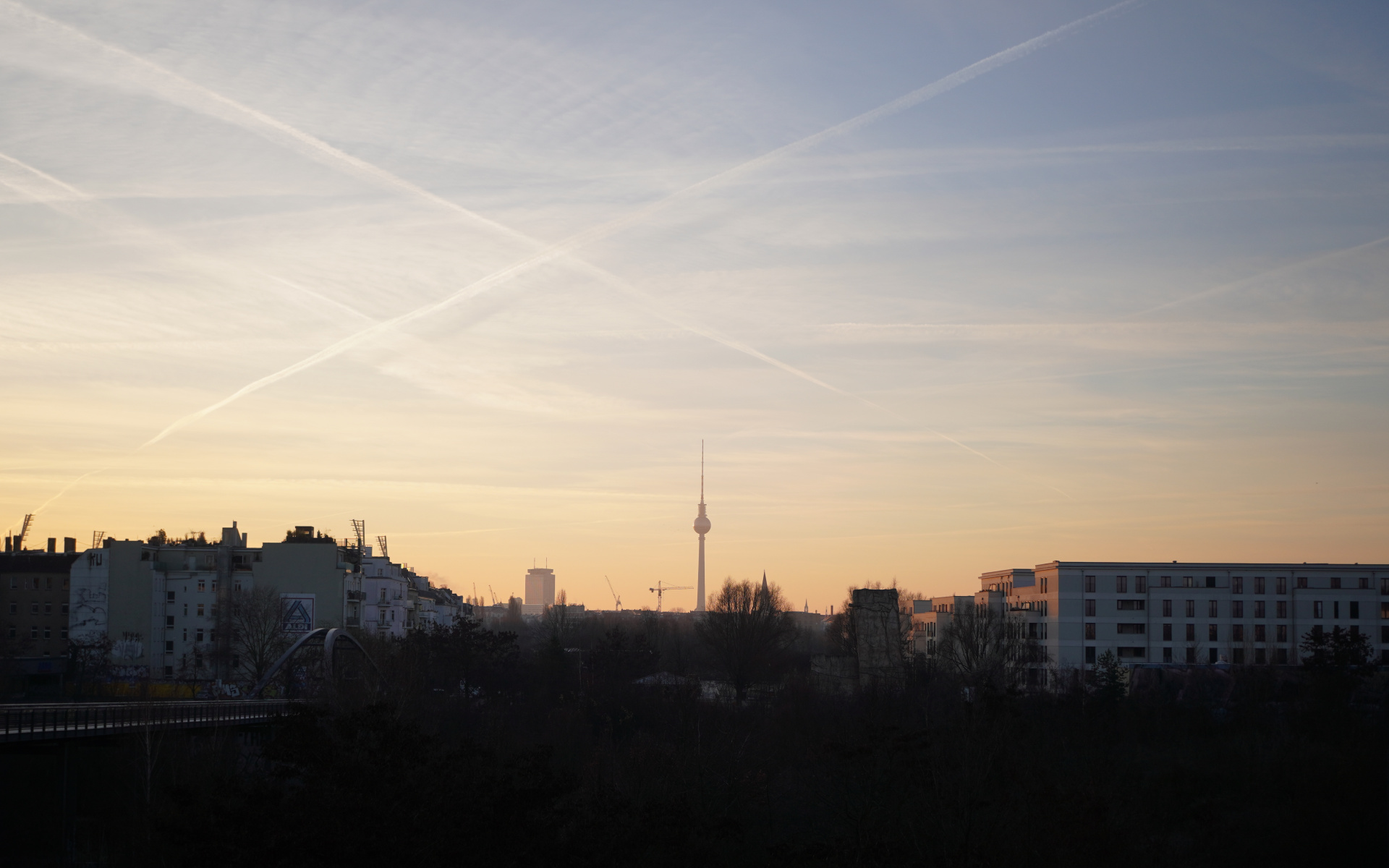 Scherenschnitt mit Fernsehturm