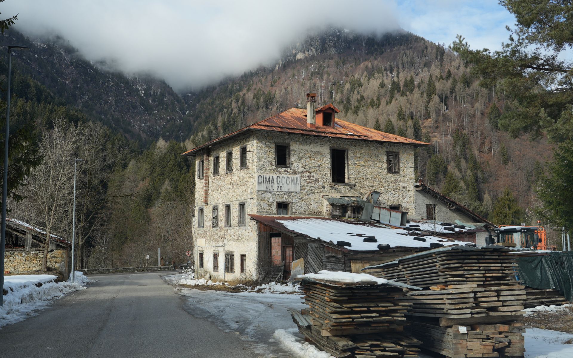 Gebäude in Cima Gogna