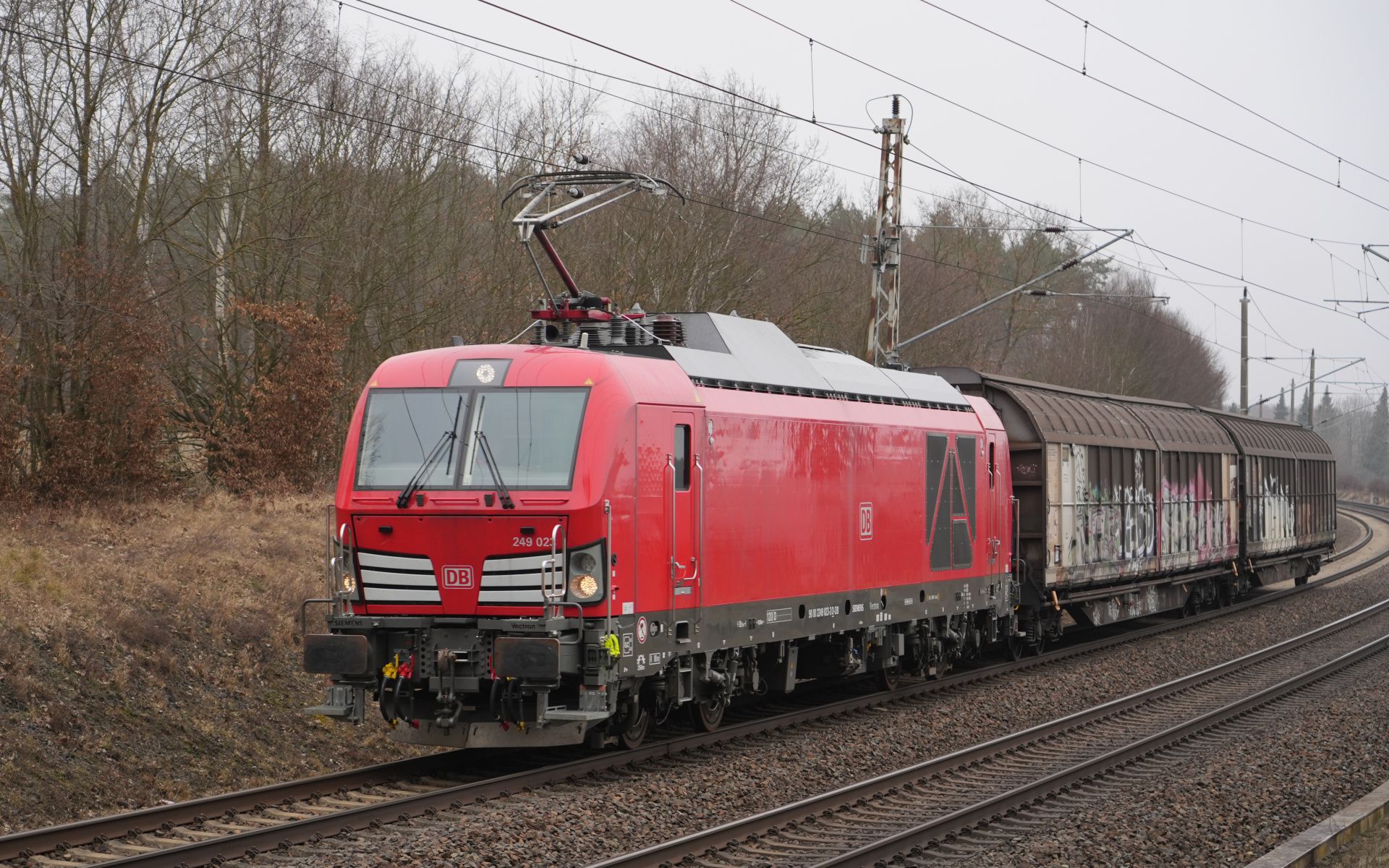 ein modellbahngerechter Zug in Serwest