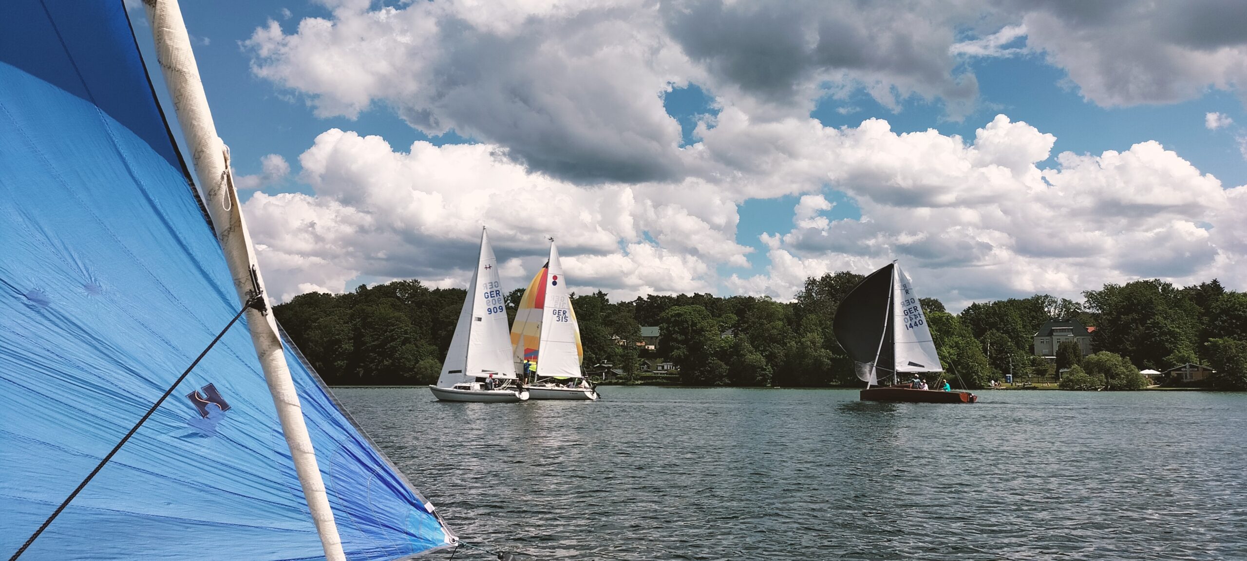Frühjahrsregatta auf dem See